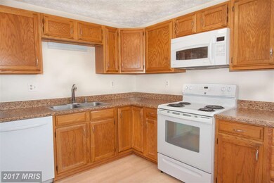 5571 Hunting Horn Dr, Ellicott City, MD 21043 - photo 6