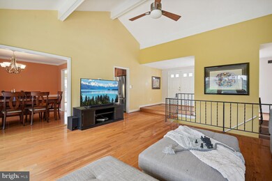 9469 Copenhaver Dr, Potomac, MD 20854 - photo 5