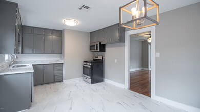 2704 & 2706 Pine Ave-102