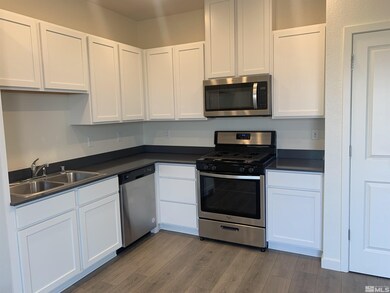 8839 Wolf Moon Dr, Reno, NV 89506 - photo 4