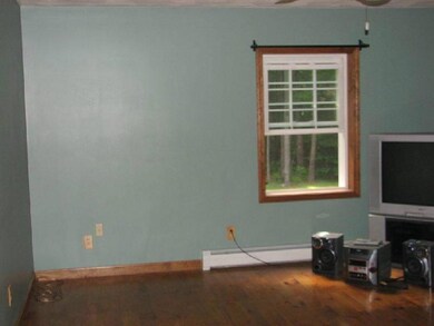 Living Room. Fur wood flooring.