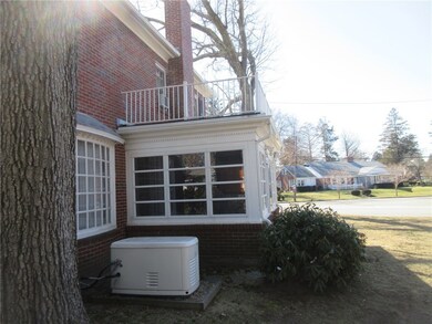 282 Meshanticut Valley Pkwy, Cranston, RI 02920 - photo 5