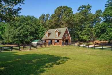 4-Stall Barn & Apartment Above