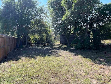 220 School St, Benavides, TX 78341 - photo 5