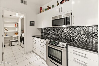 11333 N 92nd St Unit 1021-19 kitchen