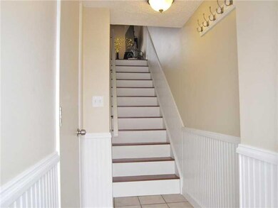 Entry/Foyer.
