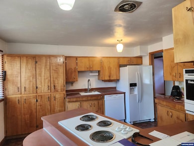 4081 Hawthorne Ave NE, Salem, OR 97301 - photo 2