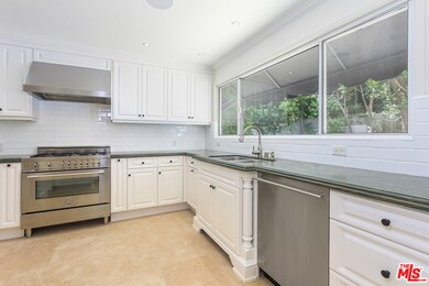 1013 Laurel Way, Beverly Hills, CA 90210 - photo 6