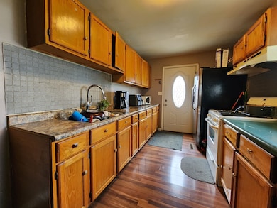 77 Wren Rd, Carpentersville, IL 60110 - photo 6