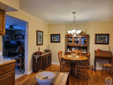 800 SW Grand Ct, Topeka, KS 66606 - photo 3