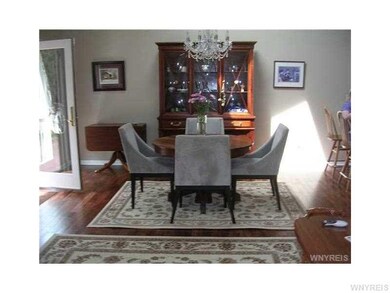 Dining Room. GLASS CHANDALIER IN SPACIOUS DINING R