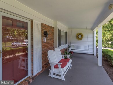12827 Melville Ln, Fairfax, VA 22033 - photo 5