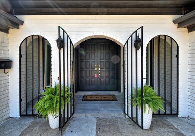 10107 Burgoyne Rd, Houston, TX 77042 - photo 4