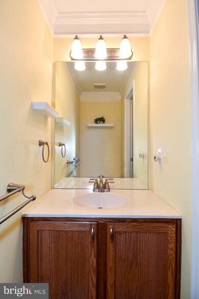 16832 Jed Forest Ln, Woodbridge, VA 22191 - photo 5