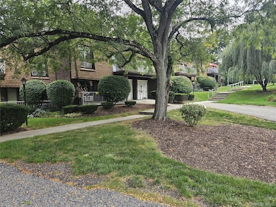 424 Carpenter Ave unit 11, Newburgh, NY 12550 - photo 5