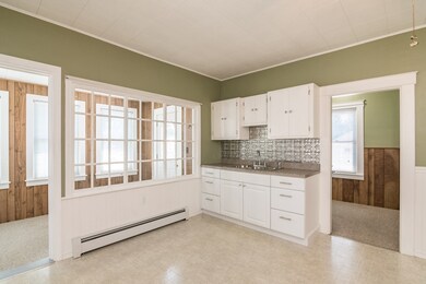 62 Ruggles St unit 1R, Three Rivers, MA 01080 - photo 4