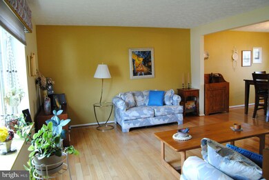 12820 Awbrey Ct, Herndon, VA 20171 - photo 2