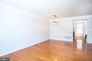 42917 Overly Square, Chantilly, VA 20152 - photo 2