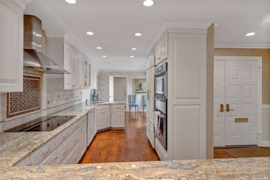 202 Hummingbird Rd, Manhasset, NY 11030 - photo 4