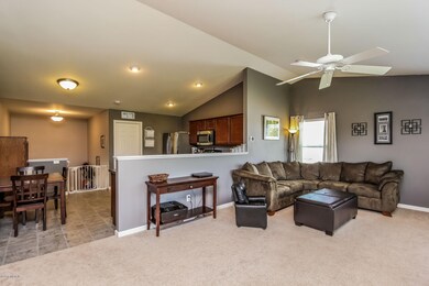 004-Living_Room-2792599-medium