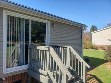 112 Rivergreen Dr, Statesville, NC 28625 - photo 3