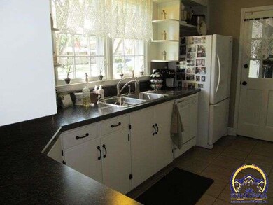 2042 SW Birchwood Ln, Topeka, KS 66604 - photo 3