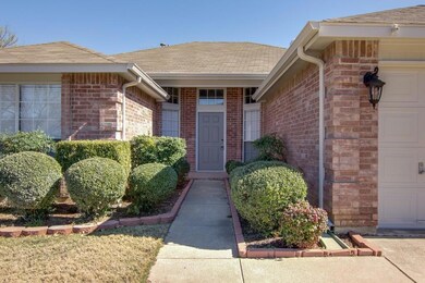 7904 Whispering Woods Ln, North Richland Hills, TX 76182 - photo 4