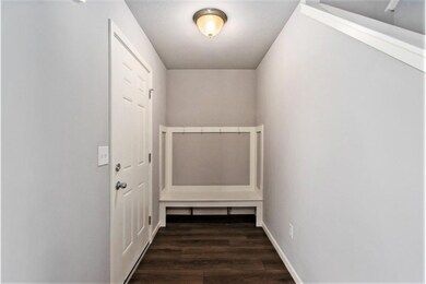 RVW004-i1830-Foyer