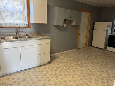 98 High St, Smithfield, OH 43948 - photo 3