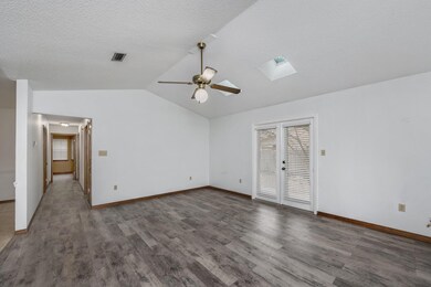 6-web-or-mls-8817 Kiwi Place-06