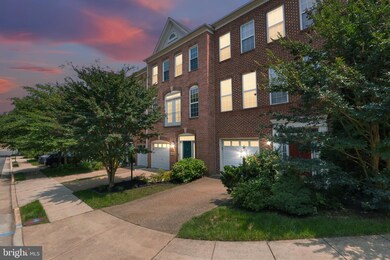 13619 Red Squirrel Way, Herndon, VA 20171 - photo 2