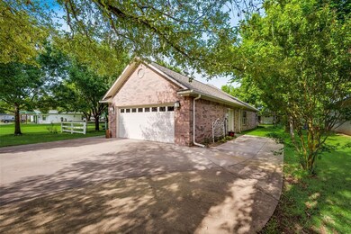 216 Cayuga Trail, Gainesville, TX 76240 - photo 3