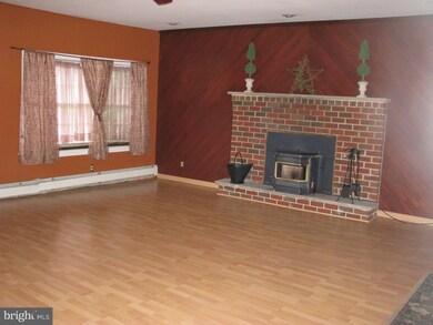 415 Camelot Dr, Brookhaven, PA 19015 - photo 4