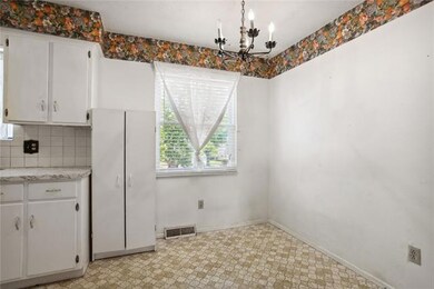 Dining area        Main Level