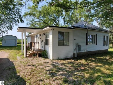 5508 E Johnson Rd, Ithaca, MI 48847 - photo 4