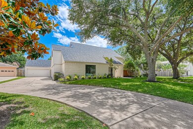 10123 Meadow Lake Ln, Houston, TX 77042 - photo 2