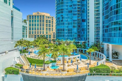 TROPICAL POOL DECK