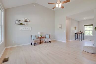 609 N Charlotte St, Dickson, TN 37055 - photo 5