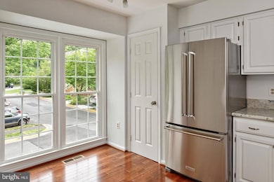 11729 Great Owl Cir, Reston, VA 20194 - photo 4