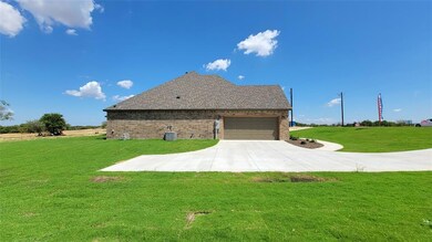 348 Sanger Dr, Springtown, TX 76082 - photo 3