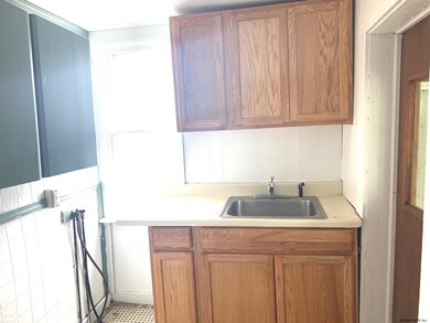 514 Yates St, Albany, NY 12208 - photo 3