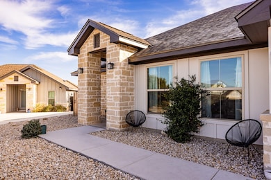 1069 Roanoke Ln, Kerrville, TX 78028 - photo 2