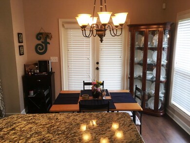 Eat-in kitchen
