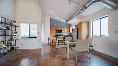 911 Keith Ln unit 12, Austin, TX 78705 - photo 3