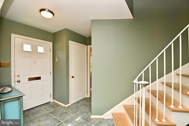 8532 Lakinhurst Ln, Springfield, VA 22152 - photo 4