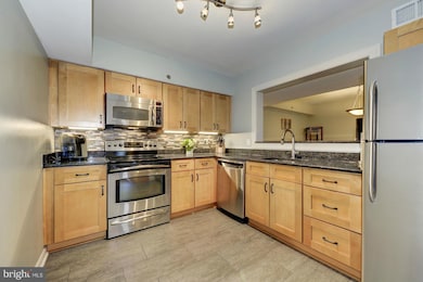 The Four Winds at Oakton unit E-8, Oakton, VA 22124 - photo 6