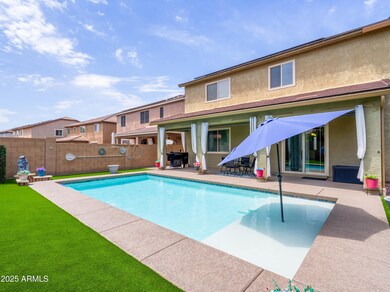 761 W Desert Hollow Dr