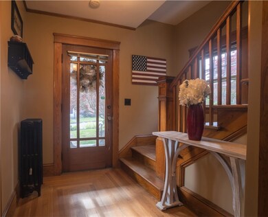 Entry / foyer
