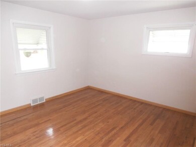 1662 Eldon Dr, Wickliffe, OH 44092 - photo 7