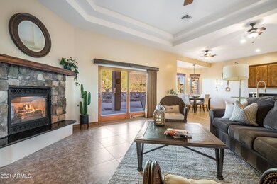 3539 N Prospectors Rd-15